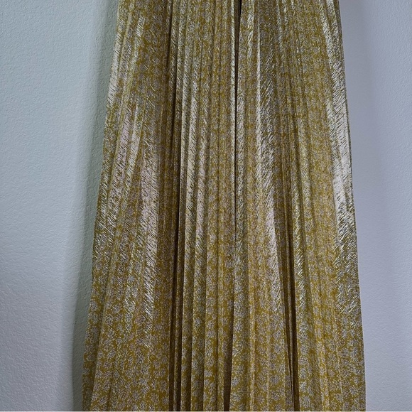 Alexis Joya Pleated Strapless Gown Maxi Dress
Metallic Gold Lame Rare SZ S - Picture 6 of 9
